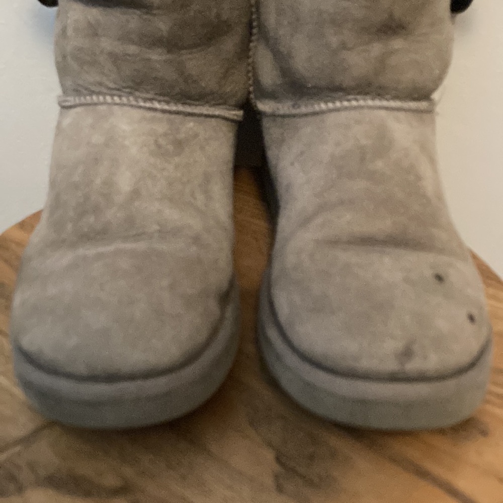 Ugg Bailey Button Gray Size 7 - image 2